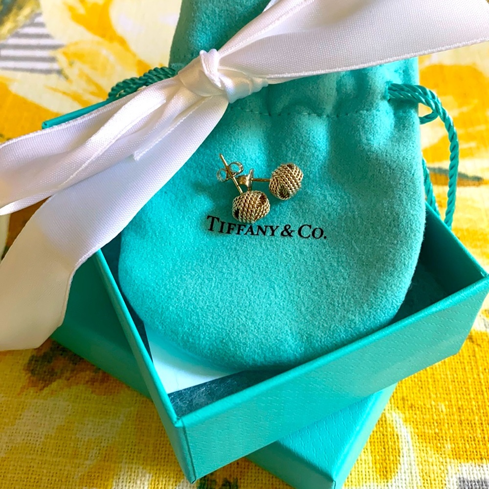T&Co Knot silver earrings!! 💥